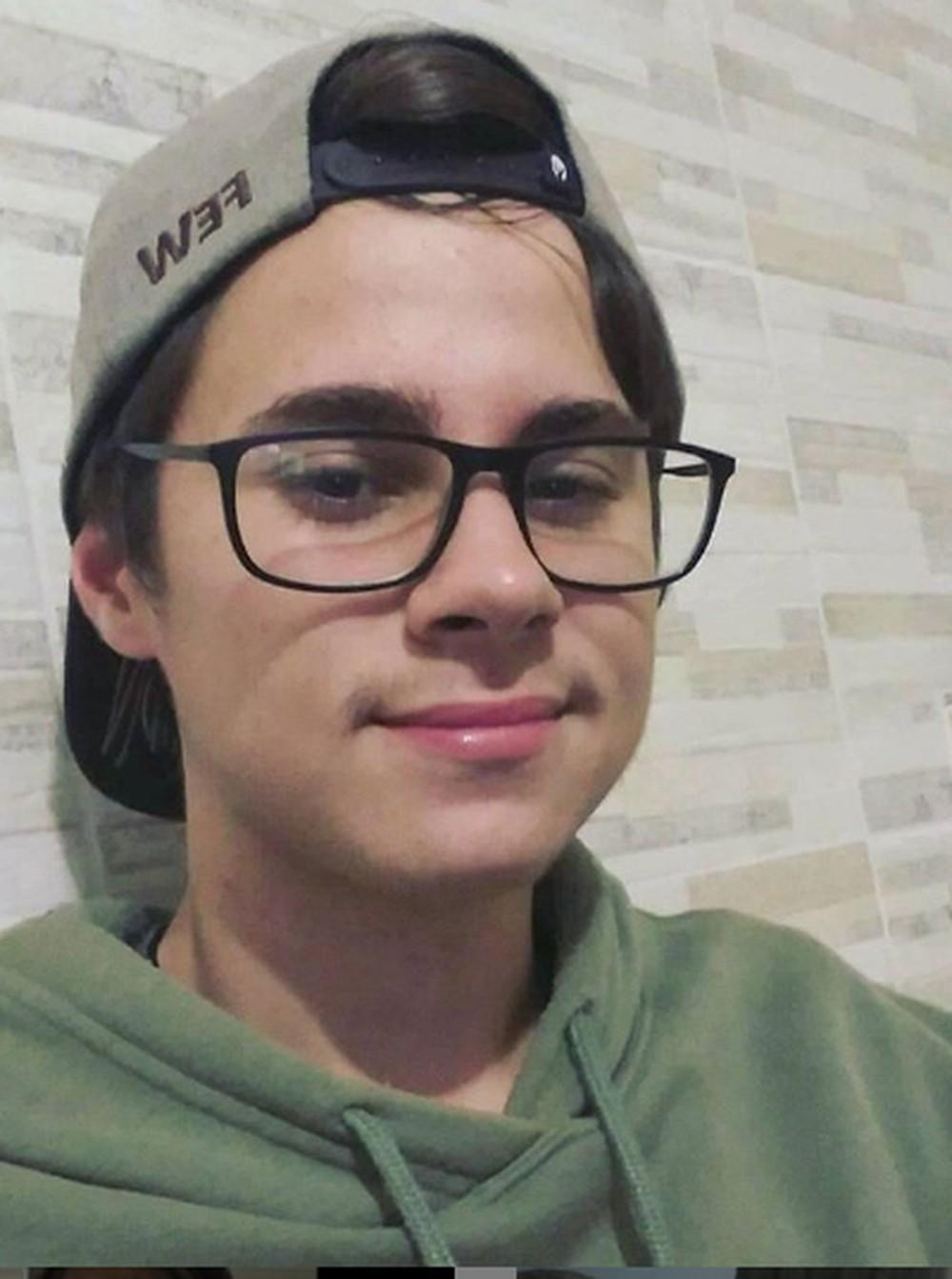 Corpos de Rafael Miguel e dos pais mortos quando ator foi oficializar namoro estão no IML em SP