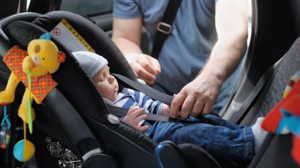 Projeto de Bolsonaro prevê eliminar multa para motorista que levar criança sem cadeirinha