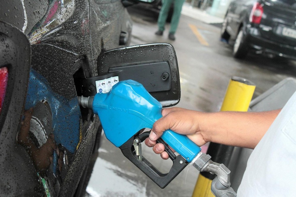 Gasolina chega a custar R$ 4,59 na Baixada Santista